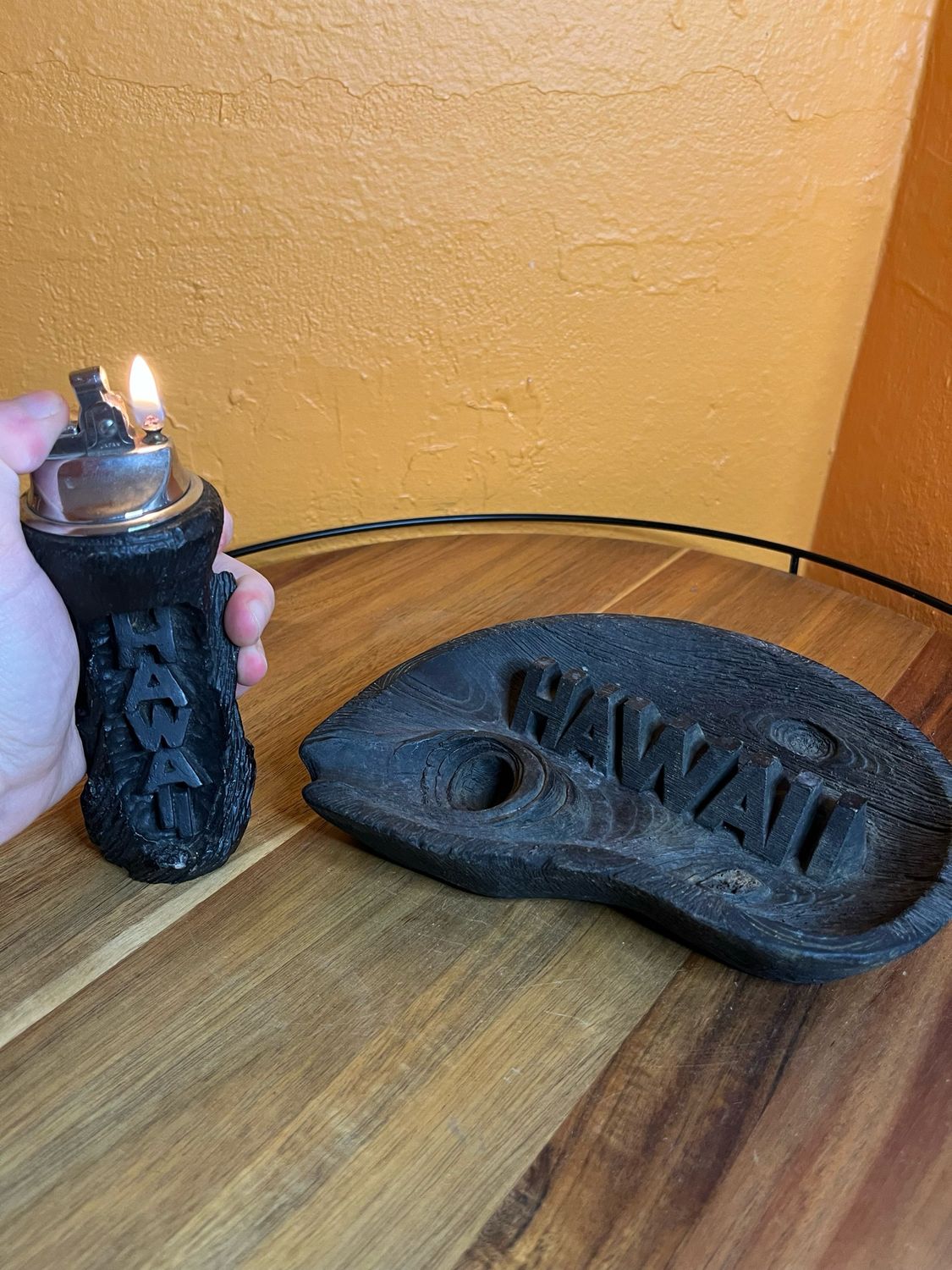 Hip Brand Big Hawai’i Souvenir Ashtray Table Lighter Set