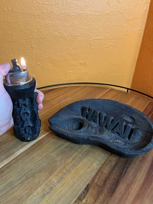 Hip Brand Big Hawai’i Souvenir Ashtray Table Lighter Set