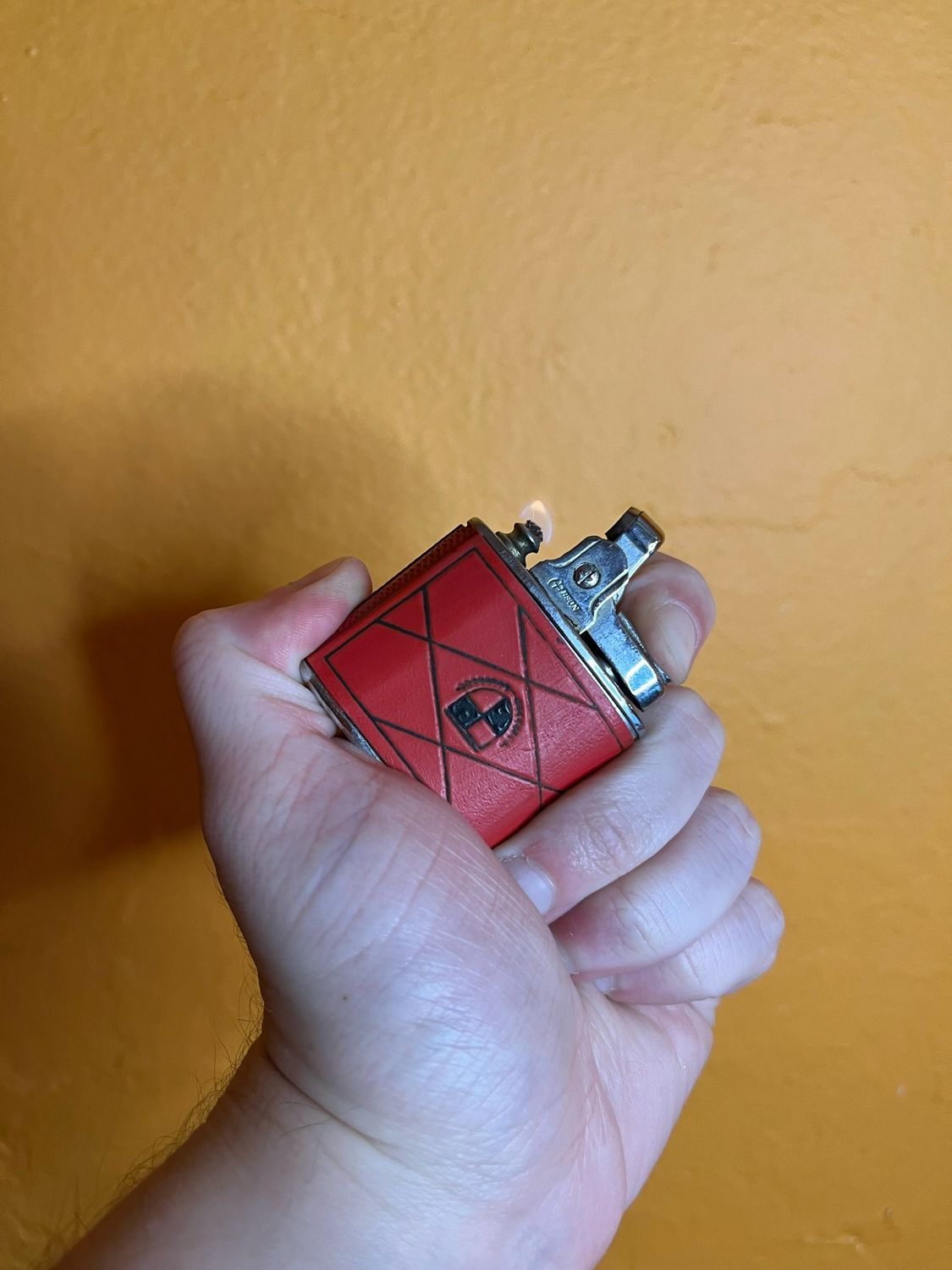 Heraldic Red Gibson Lighter