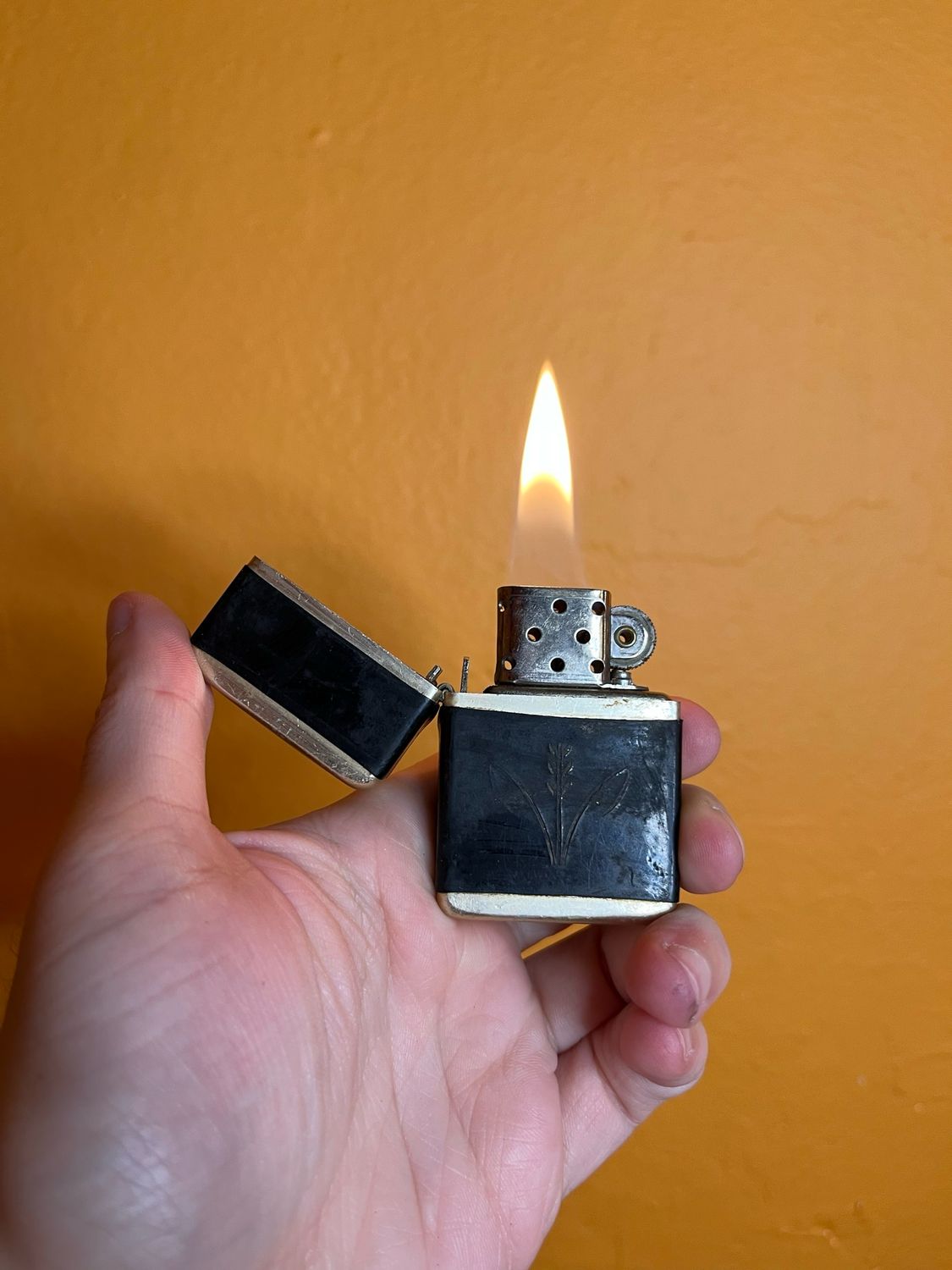Faded Foliage Black Storm King Lighter