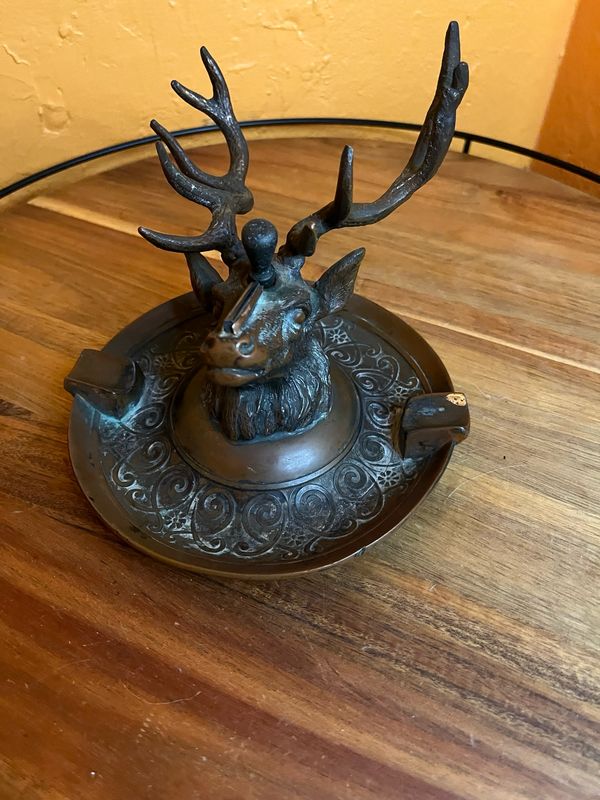 Deer Elk Head Striker Permanent Match Table Lighter Ashtray Combo