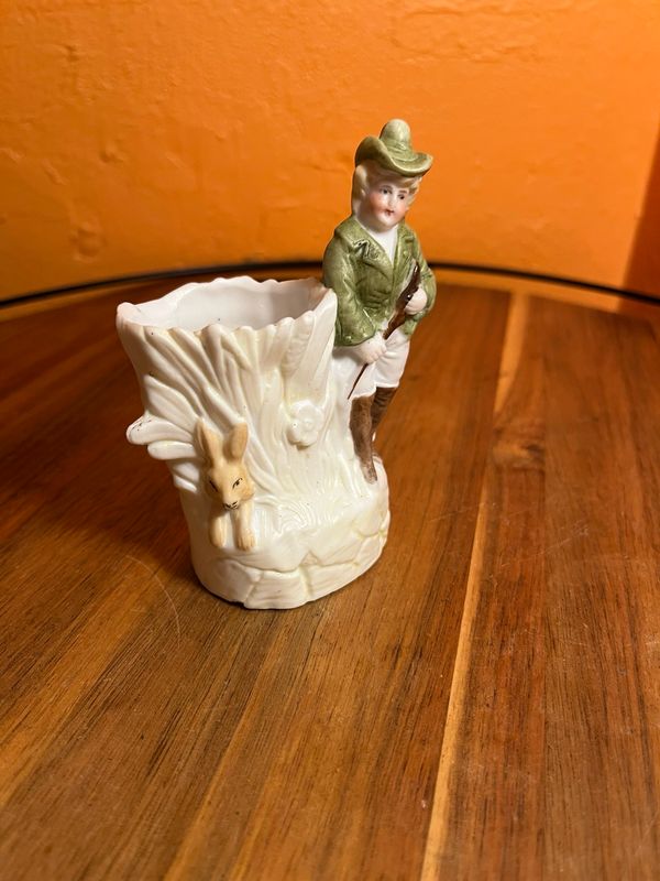 Hunter &amp; Hare Ceramic Match Holder