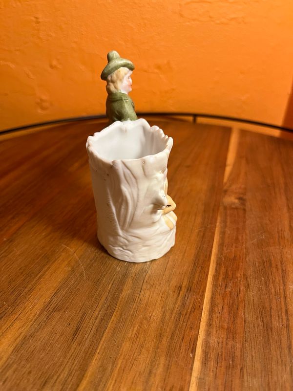 Hunter &amp; Hare Ceramic Match Holder