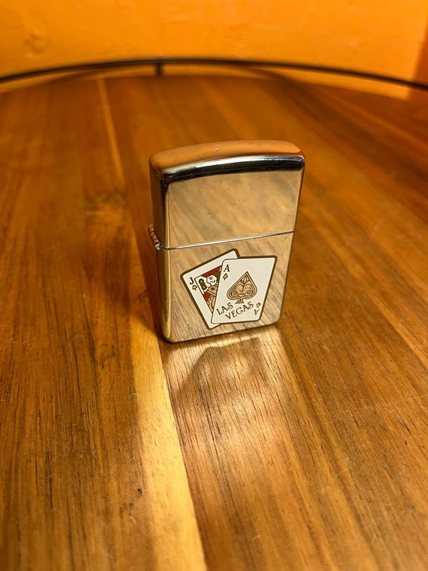 1997 Las Vegas Souvenir Playing Cards Sealed Unstruck Zippo Lighter