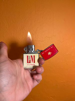 L&amp;M Filters Flip Top Lighter With Box