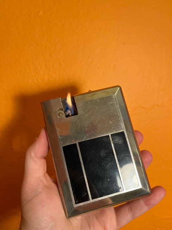 Magic Case Touch A Puff Dispenser Cigarette Case Lighter