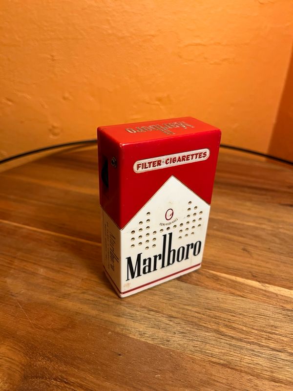 Marlboro Cigarettes AM Transistor Radio