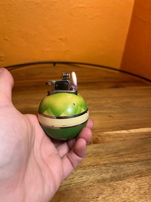 Peeling Green Paint Daruma Ball Table Lighter