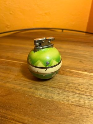 Peeling Green Paint Daruma Ball Table Lighter