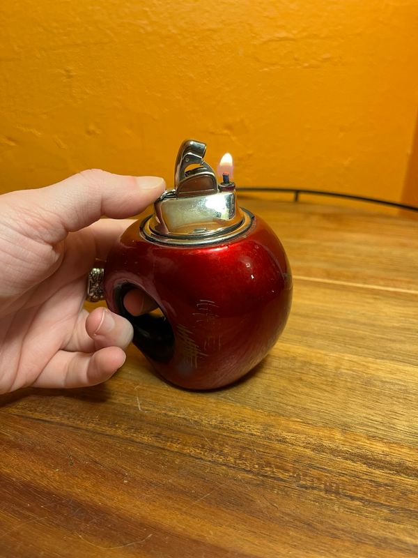 Faded Paint Red Japanese Table Lighter