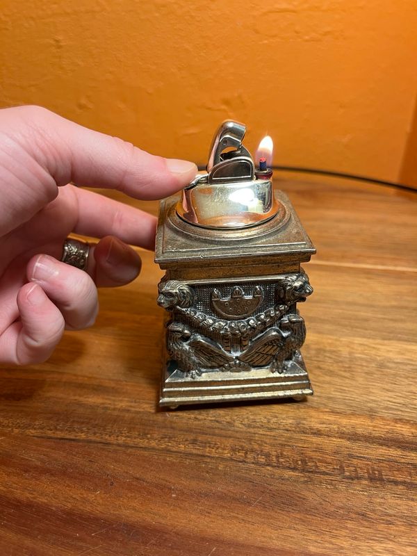 Lions &amp; Eagles Imperial Pedestal Table Lighter