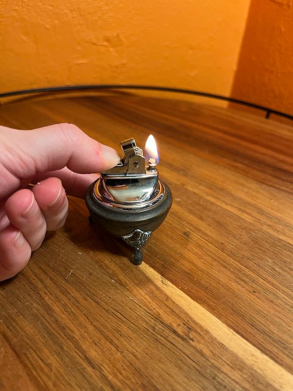 Squat Tripod Table Lighter
