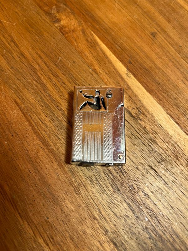 Finnicky Nade Woman Shaped Cutout Lighter