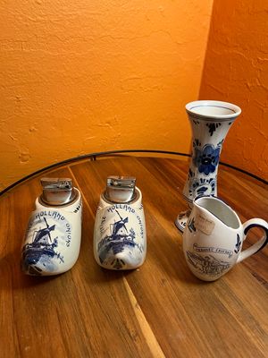 Delft Holland &amp; Meramec Caverns Blue &amp; White Ceramic Table Lighters Vase Ashtray Set