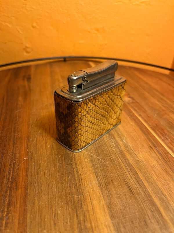 Ibelo Monopol Snakeskin Table Lighter
