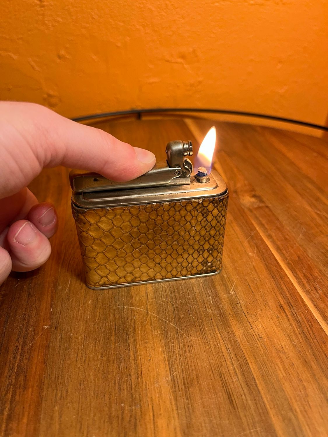 Ibelo Monopol Snakeskin Table Lighter