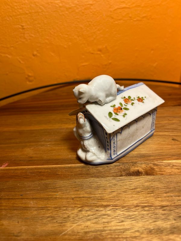 Damaged Cat On Doghouse Ceramic Matchbox