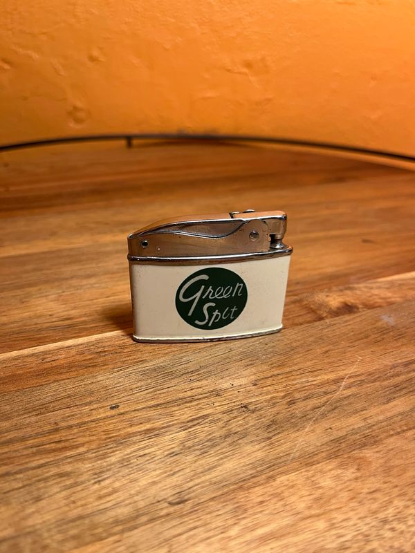 Green Spot Flat Lighter