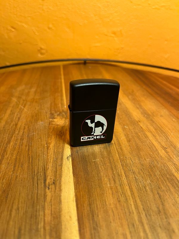 1990s Black &amp; White Unstruck Camel Zippo Lighter