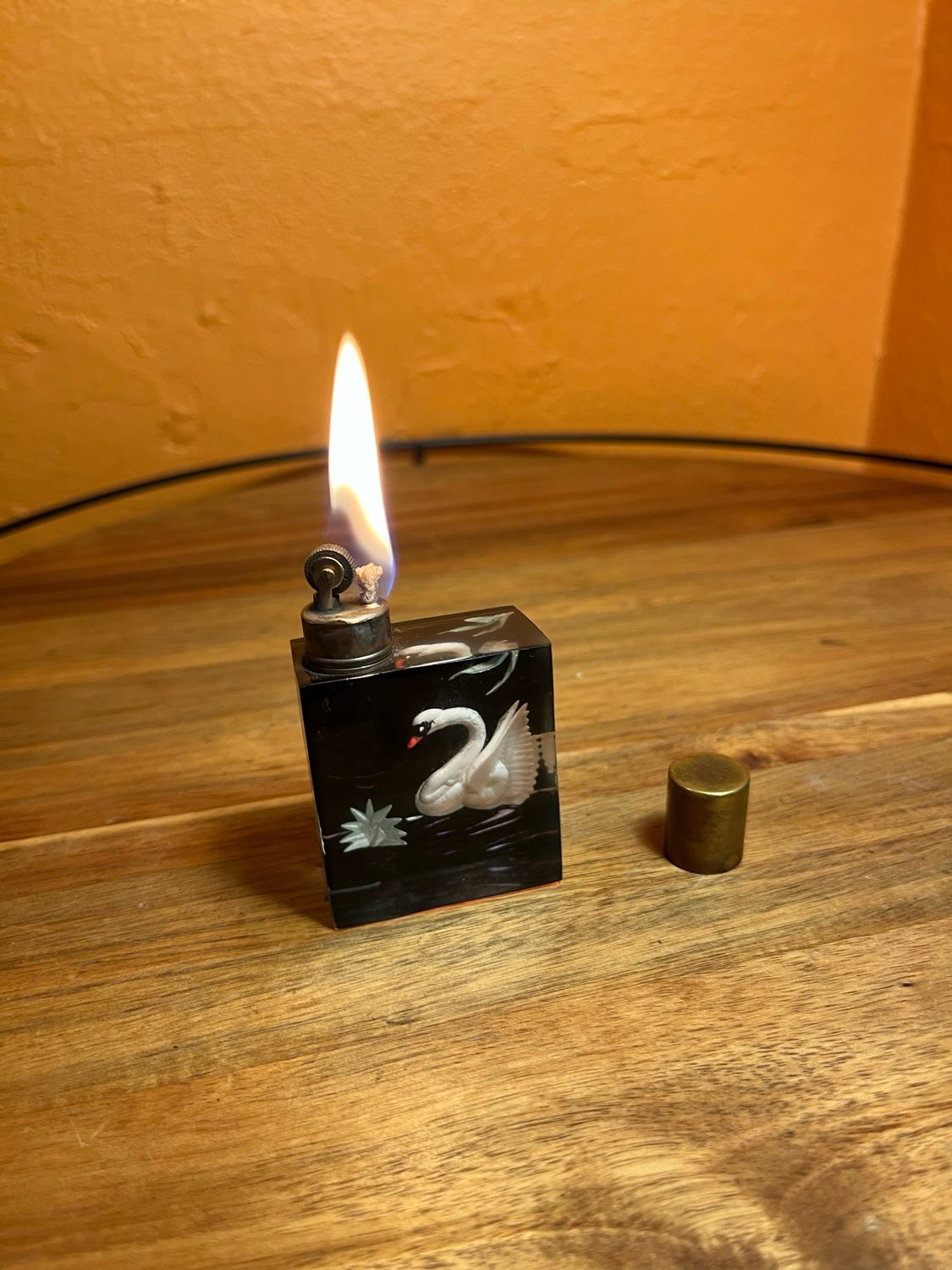 Swan Aquarium Style Table Lighter