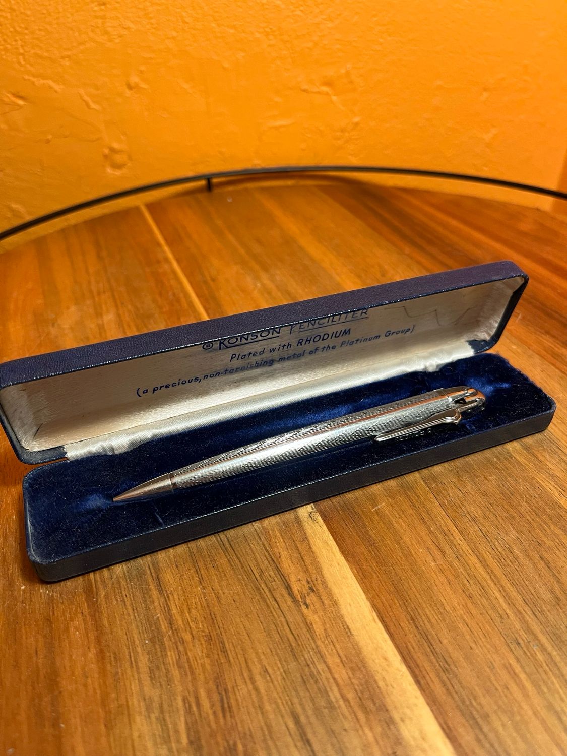Ronson V Shaped Pattern Penciliter