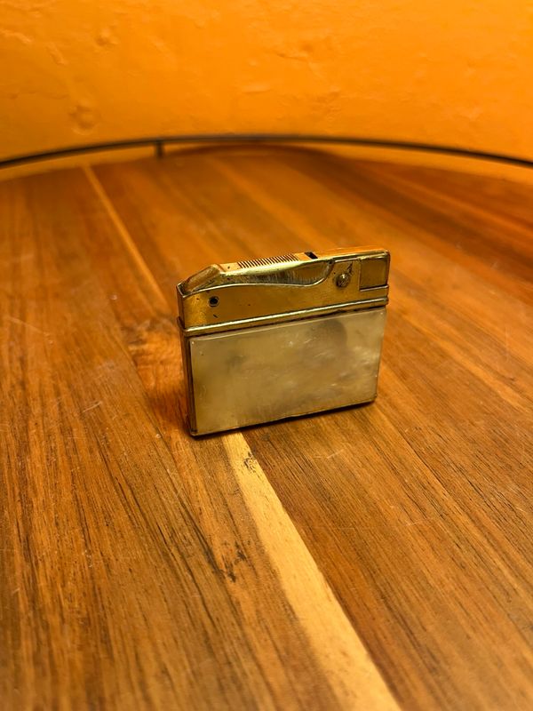 Imitation Mother Of Pearl Flat Lighter