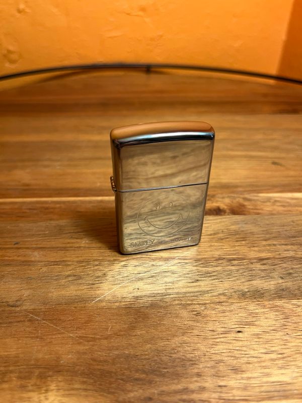 2000 Mirrored Smiley Sealed Unstruck Zippo Lighter