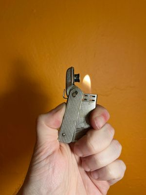 Regens Squeeze Lighter