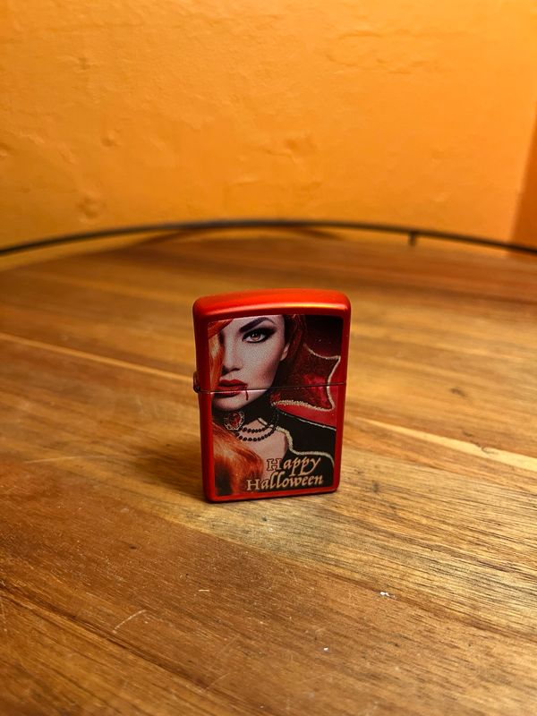 2021 Happy Halloween Vampire Pinup Girl Sealed Unstruck Zippo Lighter