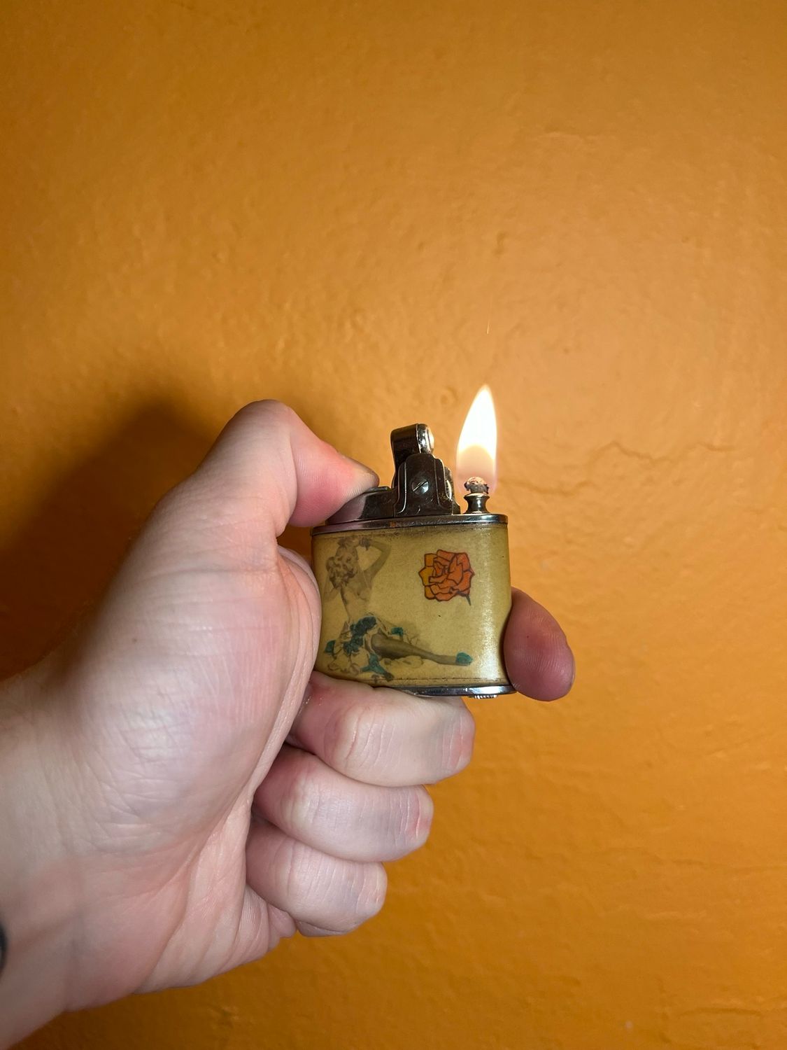 Willow Brand Pinup Roses Lighter