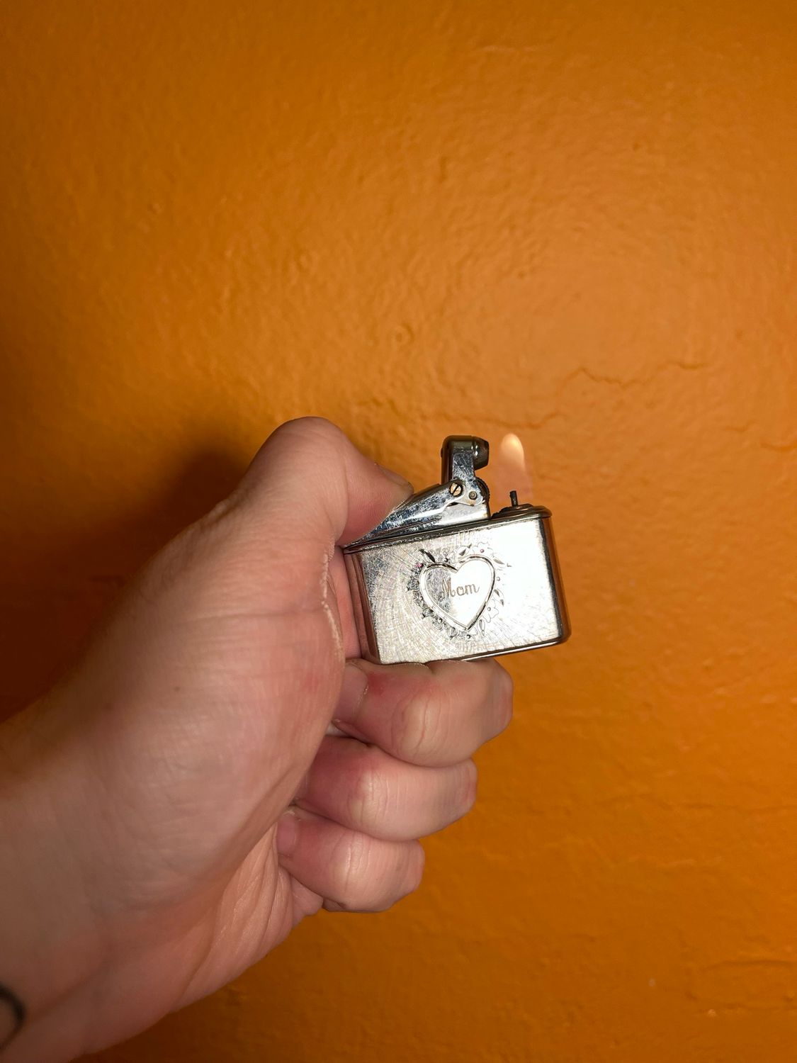 Customized ‘Mom’ Heart Kreisler Butane Lighter