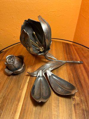 Colibri Rose Table Lighter Multiple Ashtrays Floral Smoking Set