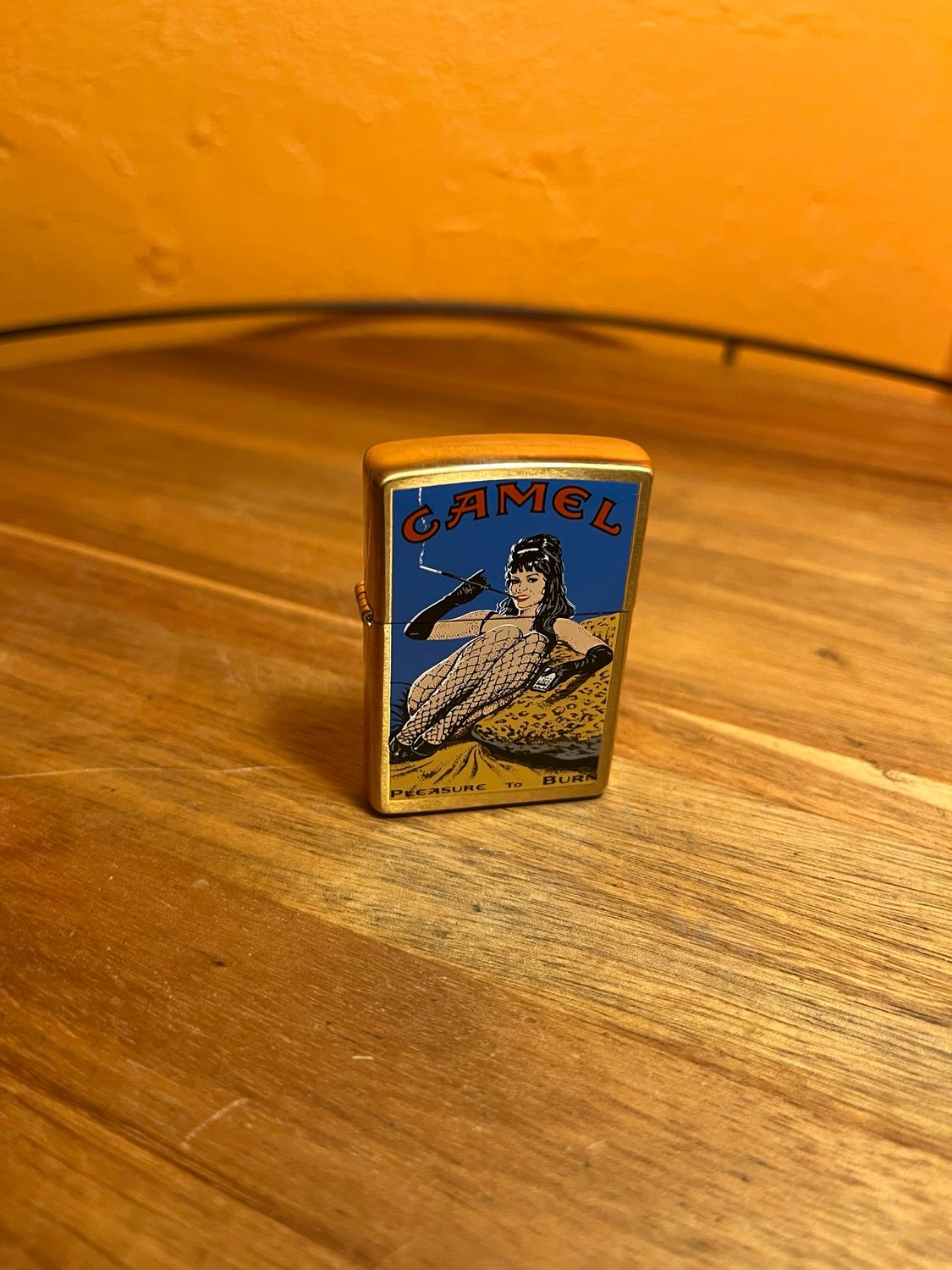 2000 Z 535 Camel Pleasure To Burn Fishnet Temptress Brass Zippo Lighter