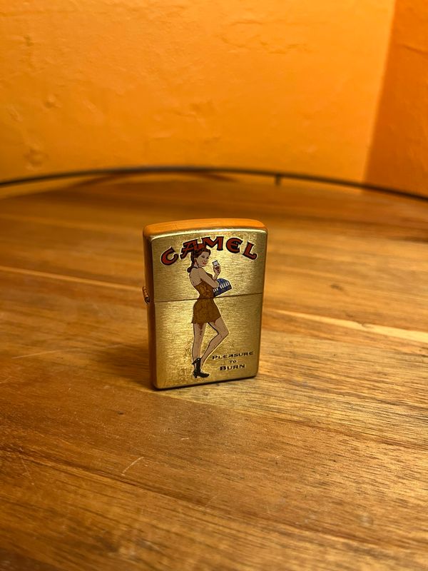 2000 Z 530 Pleasure To Burn Brass Cigarette Girl Camel Zippo Lighter