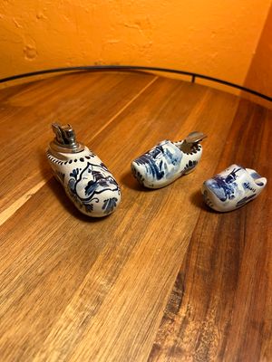 Delft Holland Clogs Souvenir Table Lighter Ashtray Set