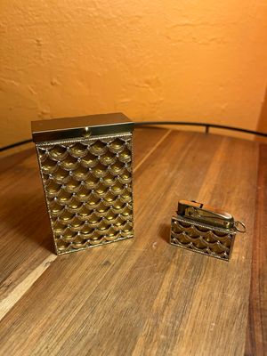 The Bucklers Fifth Avenue Keychain Lighter Cigarette Case Set