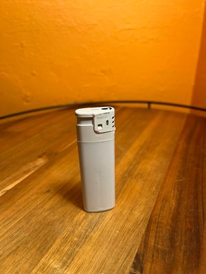 NONREFILLABLE Newport Stripes Disposable Lighter