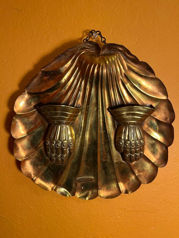 Gauntlets Hanging Match Holder