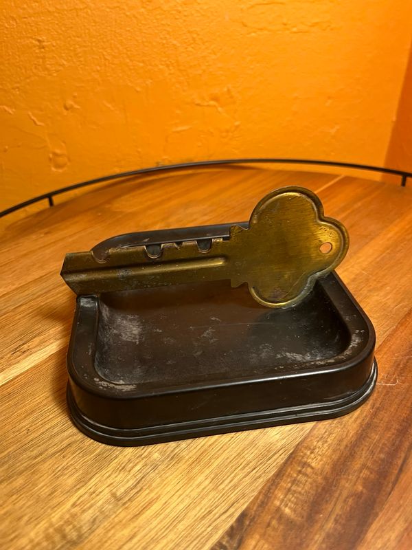 Pittsburgh Instruments &amp; Machine Co Key Ashtray