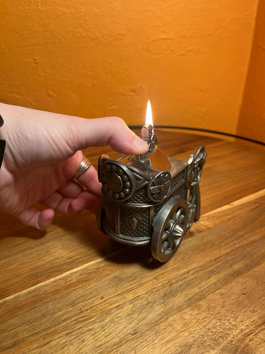 Chariot Table Lighter