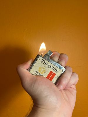 Tareyton Flat Lighter