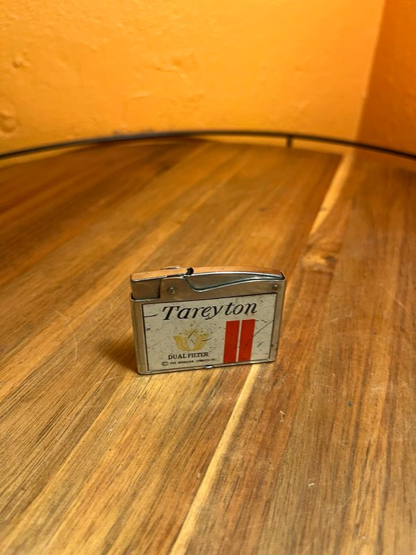 Tareyton Flat Lighter