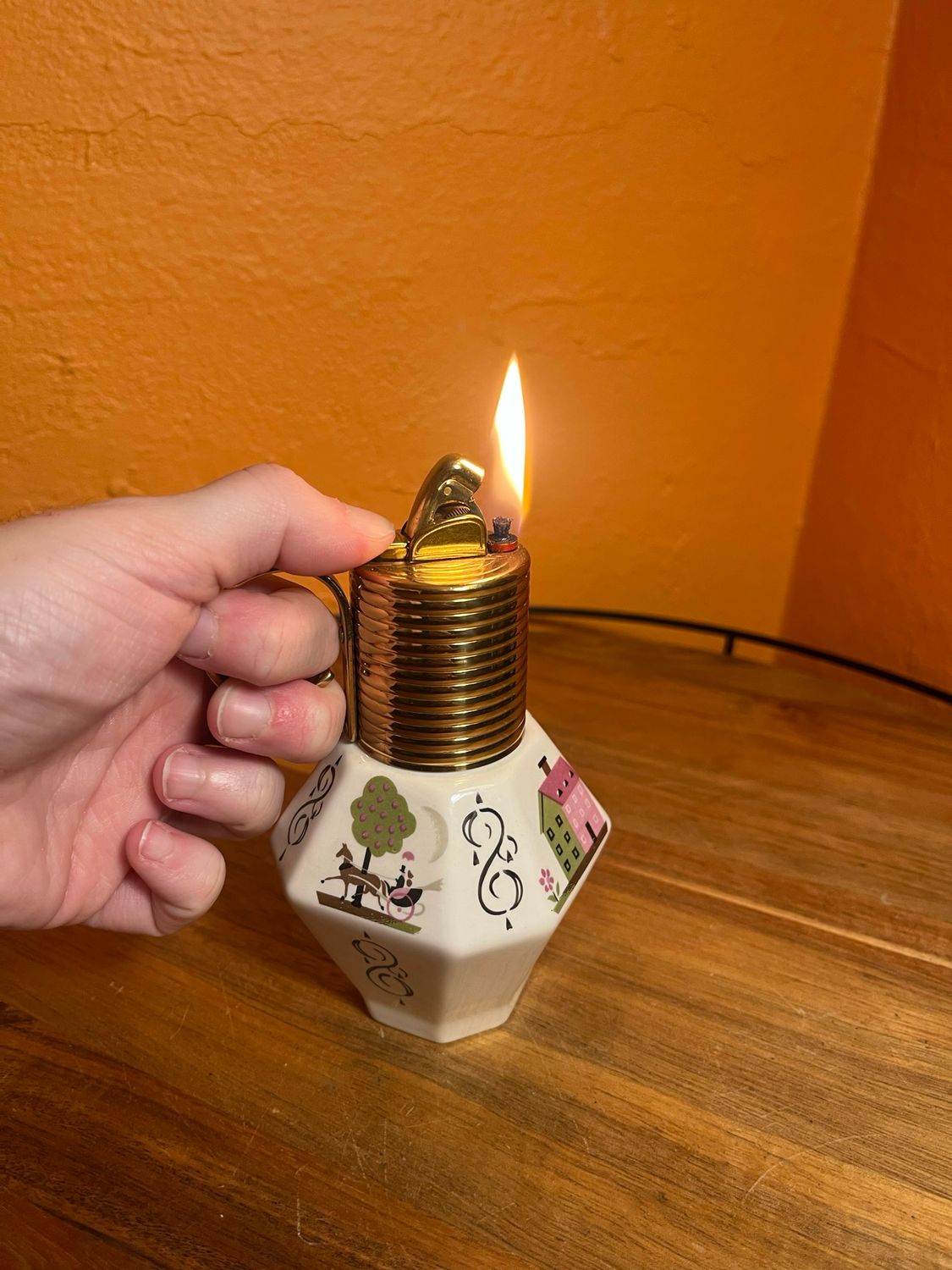 Evans Fine China Carriage &amp; Cottage Table Lighter