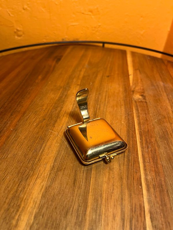 Portable Ashtray With Pipe Pick
