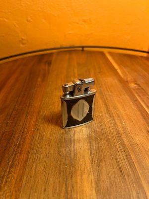 Red Roan Early Ronson Lighter