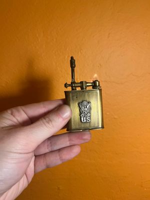 18k Gold Plated US Crest Park Sherman Lift Arm Lighter