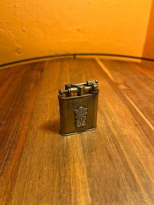 18k Gold Plated US Crest Park Sherman Lift Arm Lighter