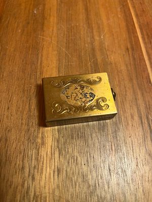 Worn Classical Couple Portable Ashtray