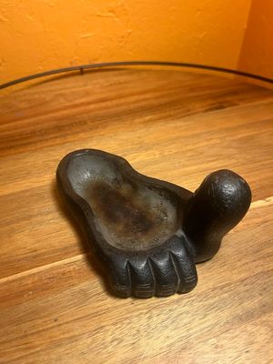 Hawaiian Hitchhiker Foot Lava Rock Souvenir Ashtray