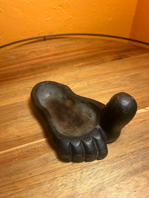 Hawaiian Hitchhiker Foot Lava Rock Souvenir Ashtray